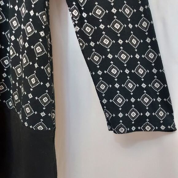 J. JILL Wearever Collection Black White Gray Geometric Pattern Tunic Blouse Top - Picture 3 of 7